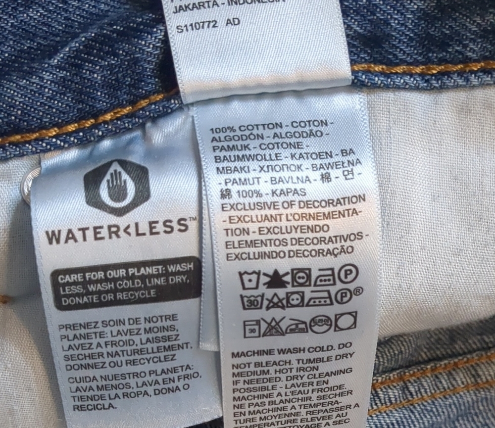 Levi's Women's 31 High Waisted Medium Wash Denim Mom Shorts - Picture 7 of 7